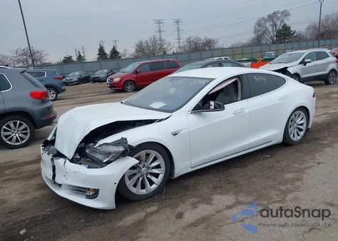 2016 Tesla Model S 60D/70D/75D/85D/90D z USA, uszkodzony, nr VIN 5YJSA1E26GF141480